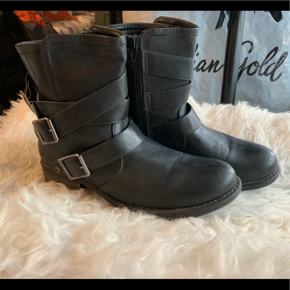 Cathy Jean Moto ankle boots